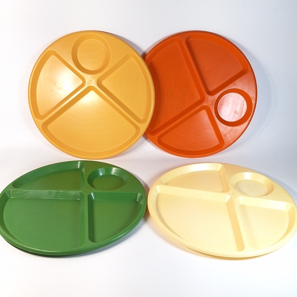 Vintage 80s Plastic Divided Camping Dinner Plates - Picture 2 of 9